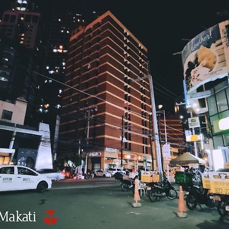 Makati Suites At Travelers Inn Makati City Esterno foto