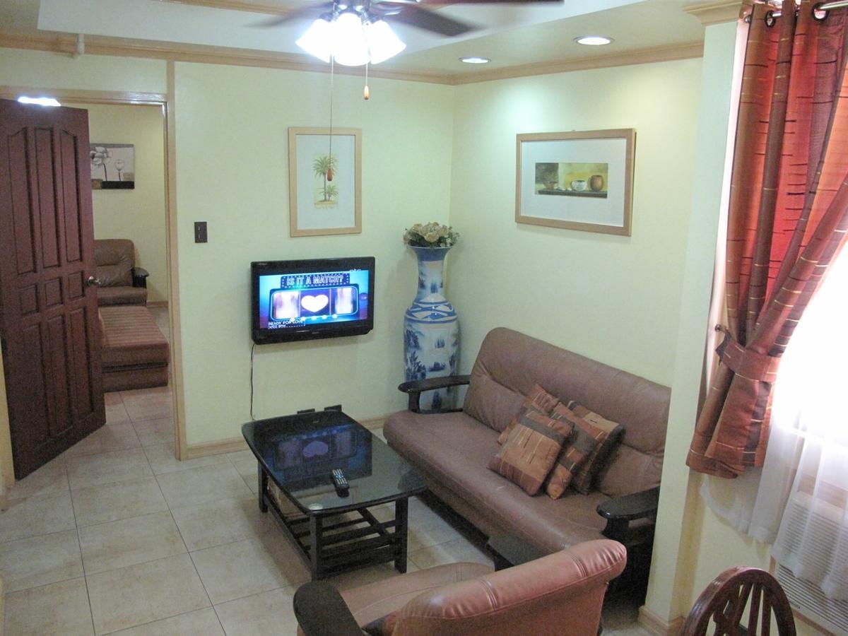 Makati Suites At Travelers Inn Makati City Esterno foto