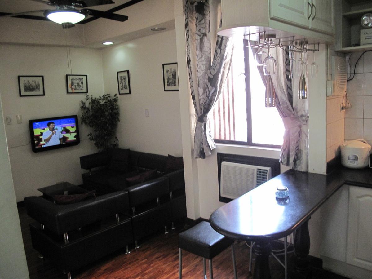 Makati Suites At Travelers Inn Makati City Esterno foto