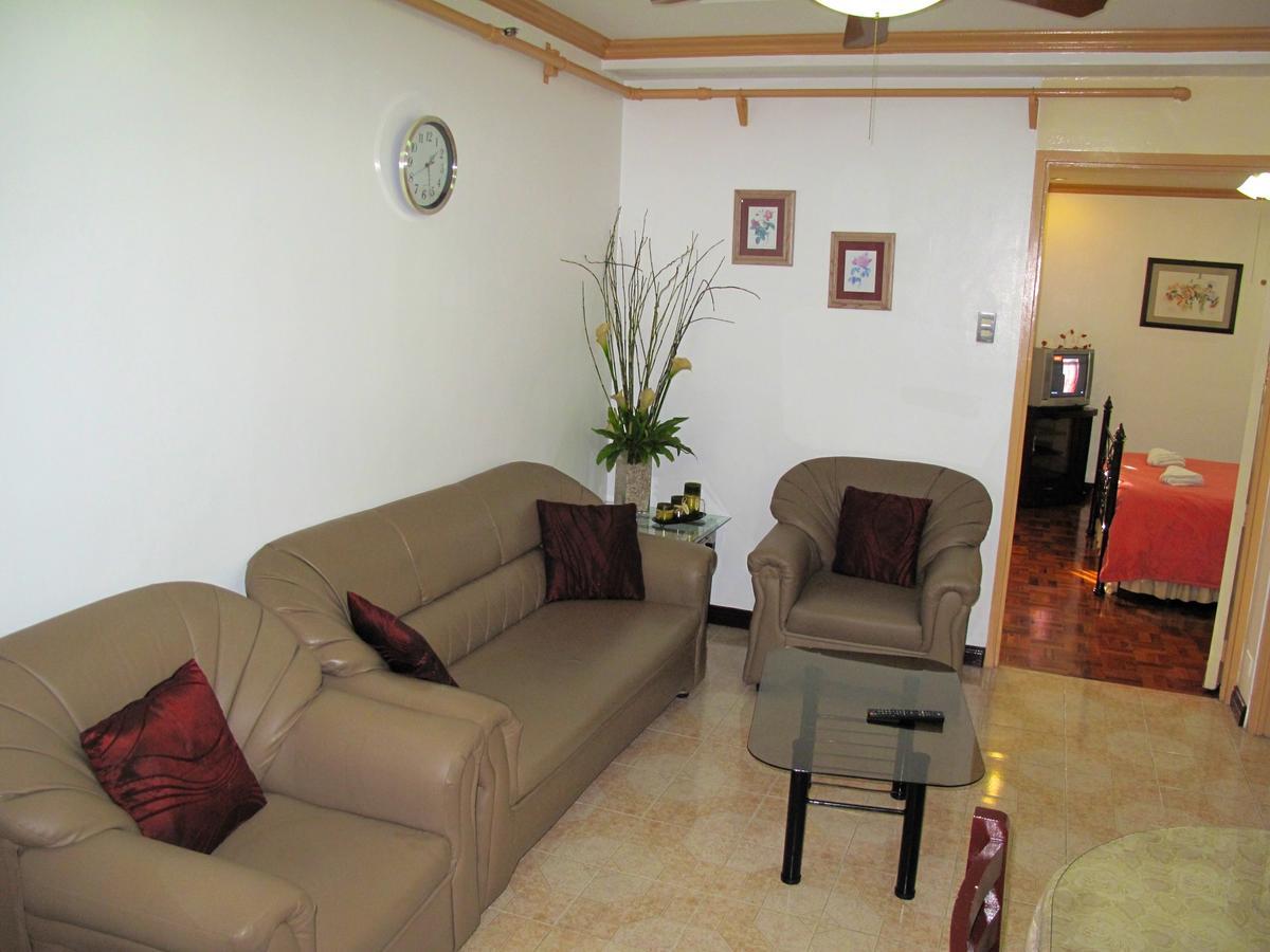 Makati Suites At Travelers Inn Makati City Esterno foto