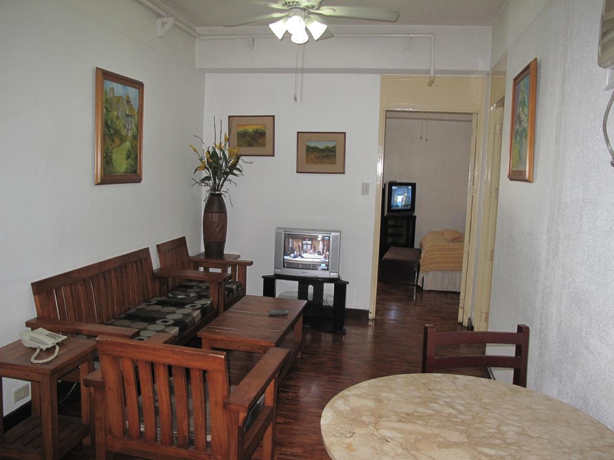 Makati Suites At Travelers Inn Makati City Esterno foto