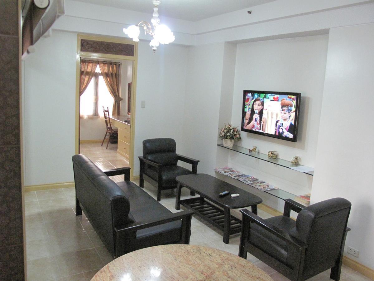 Makati Suites At Travelers Inn Makati City Esterno foto