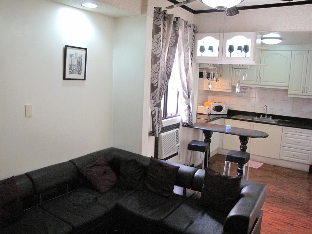 Makati Suites At Travelers Inn Makati City Esterno foto