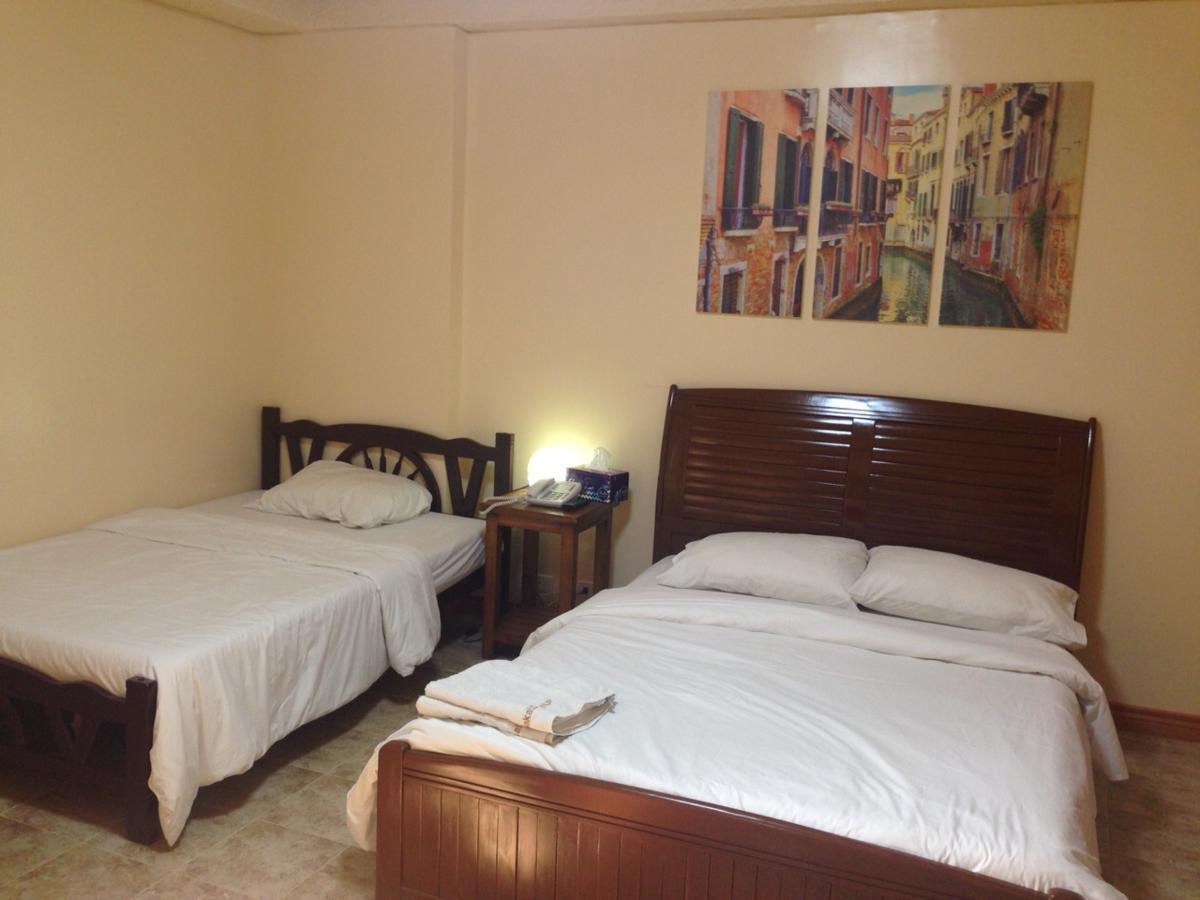 Makati Suites At Travelers Inn Makati City Esterno foto