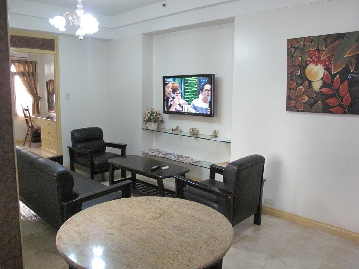 Makati Suites At Travelers Inn Makati City Esterno foto