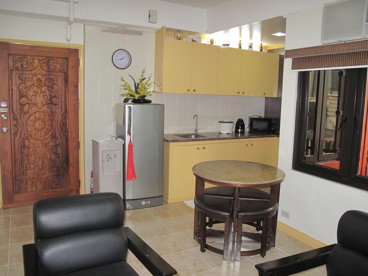 Makati Suites At Travelers Inn Makati City Esterno foto