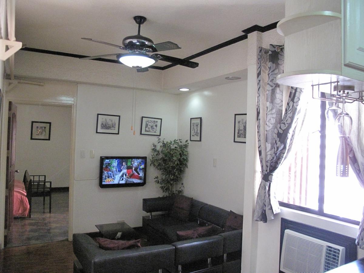Makati Suites At Travelers Inn Makati City Esterno foto