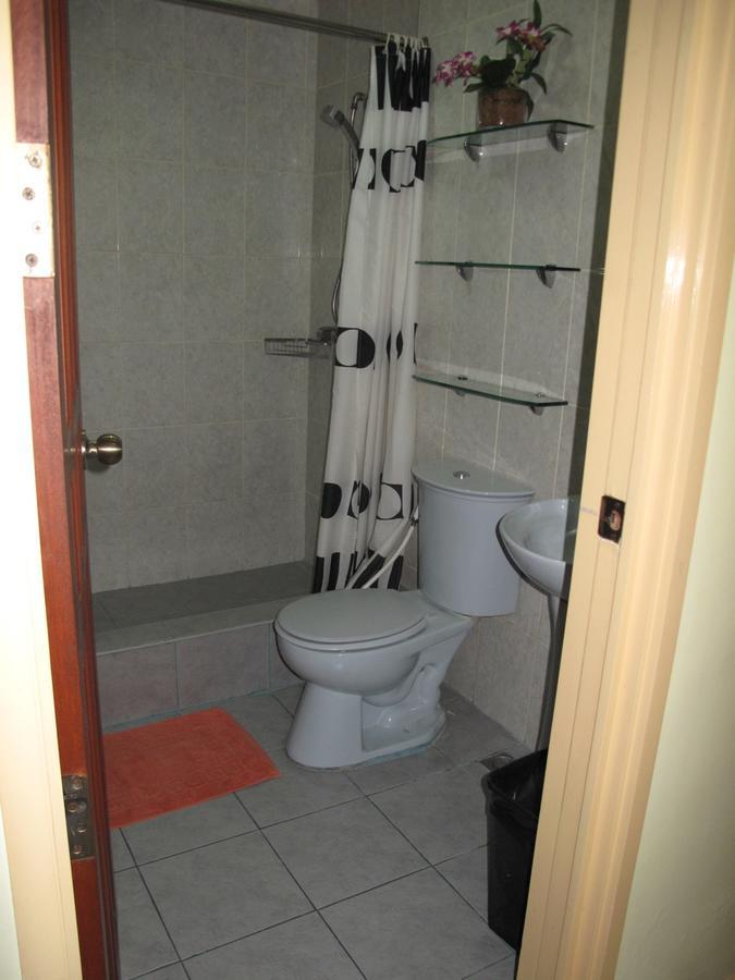 Makati Suites At Travelers Inn Makati City Esterno foto